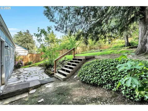 5600 SW Florida Street Portland OR 97219
