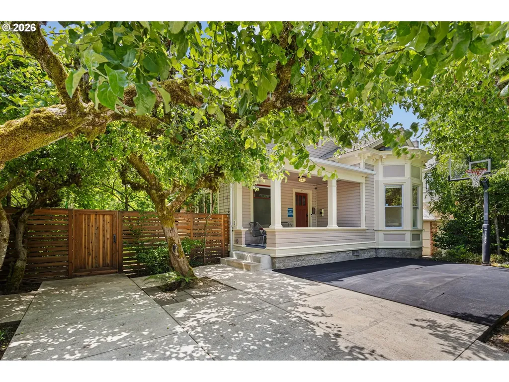 882 E 21st Avenue Eugene OR 97405