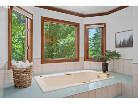 10670 NW La Cassel Crest Lane Portland OR 97229