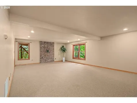 10670 NW La Cassel Crest Lane Portland OR 97229