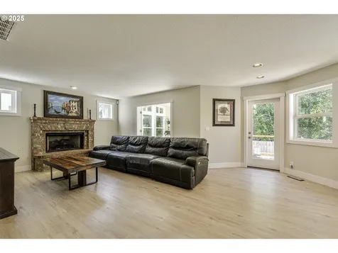 2878 NE Aurora Drive Hillsboro OR 97124