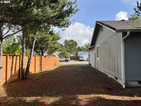 1425 Zebrawood Street Florence OR 97439