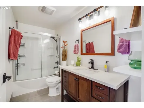 15704 NE 48th Street Vancouver WA 98682