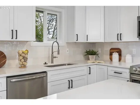 174 SW 10th Avenue Canby OR 97013