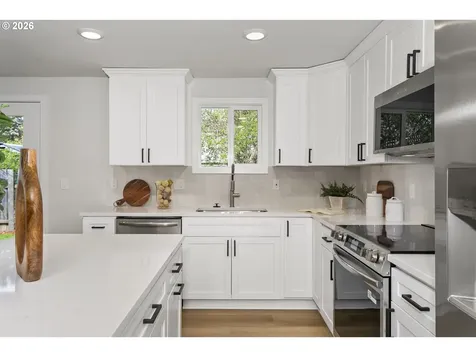 174 SW 10th Avenue Canby OR 97013