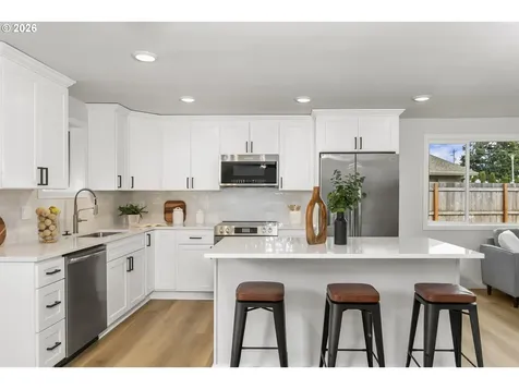 174 SW 10th Avenue Canby OR 97013