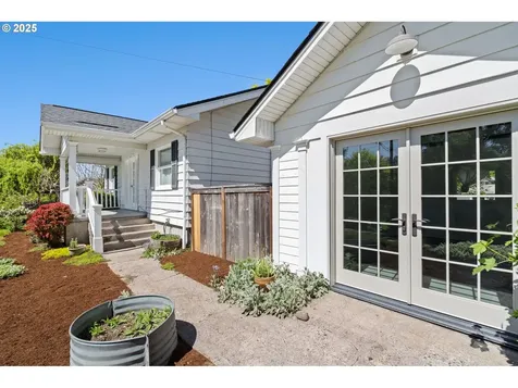 5445 SE Harney Drive Portland OR 97206