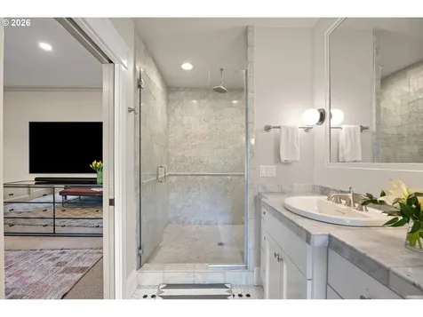 6228 SW Sweetbriar Court Portland OR 97221