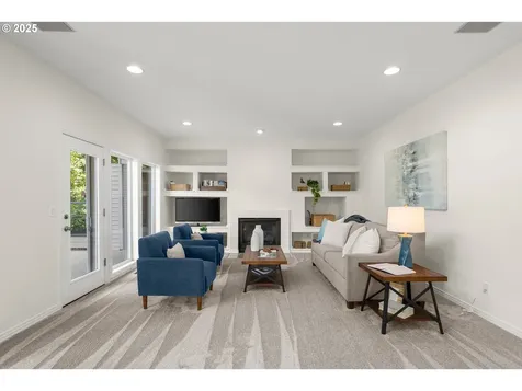 8601 NW Hazeltine Street Portland OR 97229