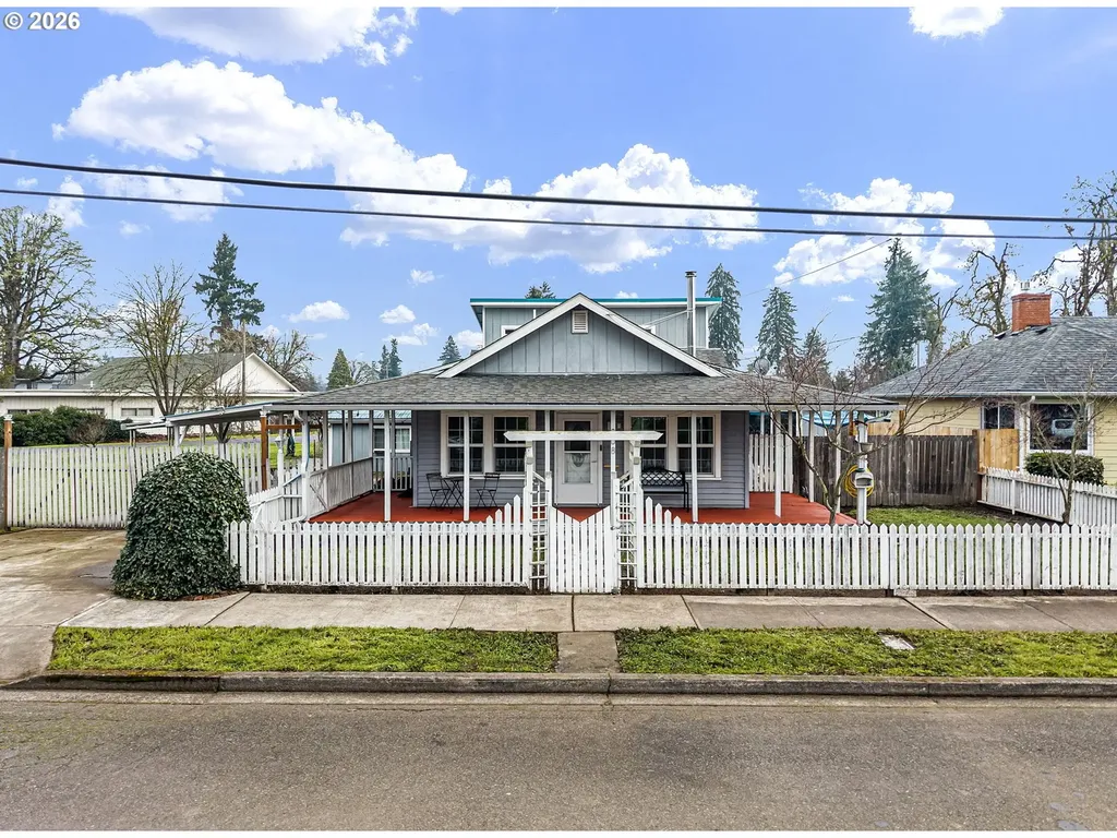 808 N 10th Street Cottage Grove OR 97424
