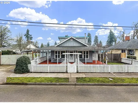 808 N 10th Street Cottage Grove OR 97424
