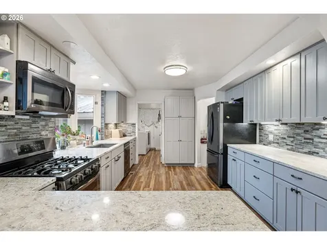 808 N 10th Street Cottage Grove OR 97424