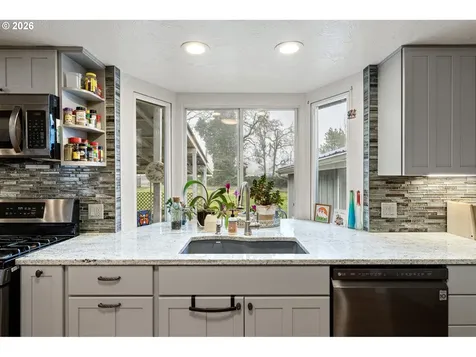808 N 10th Street Cottage Grove OR 97424