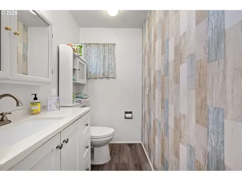 808 N 10th Street Cottage Grove OR 97424