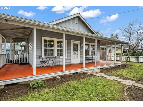 808 N 10th Street Cottage Grove OR 97424