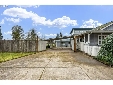 808 N 10th Street Cottage Grove OR 97424