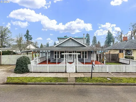 808 N 10th Street Cottage Grove OR 97424