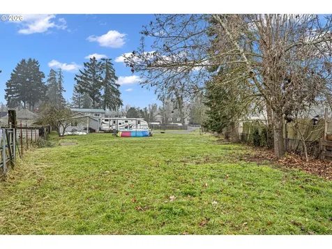 808 N 10th Street Cottage Grove OR 97424