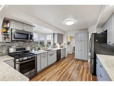 808 N 10th Street Cottage Grove OR 97424