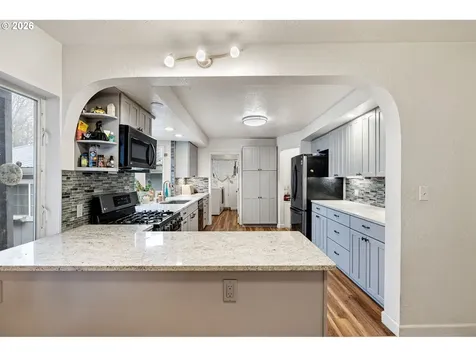 808 N 10th Street Cottage Grove OR 97424