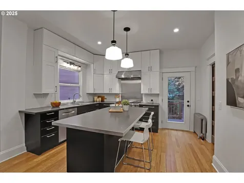 218 NW 22nd Place Portland OR 97210