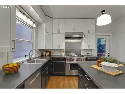 218 NW 22nd Place Portland OR 97210