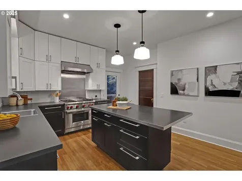 218 NW 22nd Place Portland OR 97210