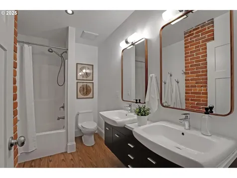 218 NW 22nd Place Portland OR 97210