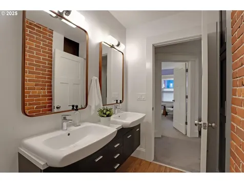 218 NW 22nd Place Portland OR 97210