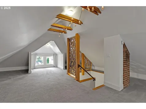 218 NW 22nd Place Portland OR 97210
