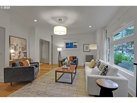 218 NW 22nd Place Portland OR 97210