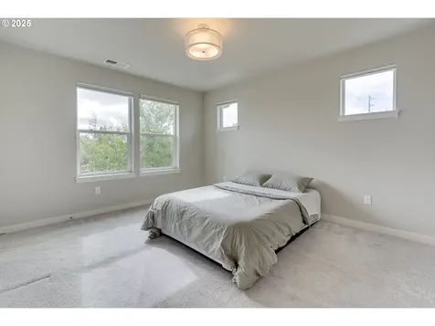 7615 N Delaware Avenue Portland OR 97217