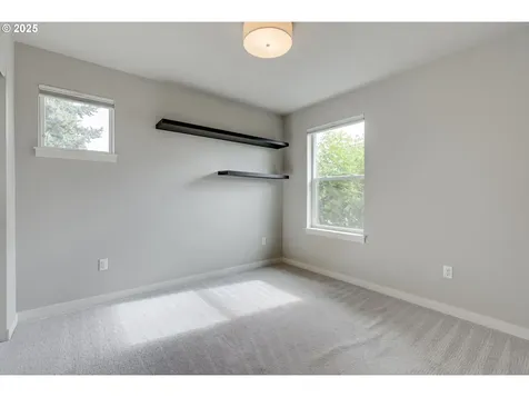 7615 N Delaware Avenue Portland OR 97217