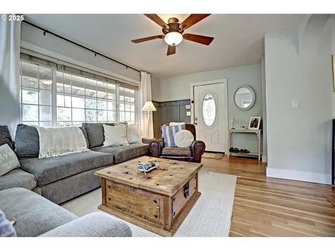 10904 NE Shaver Street Portland OR 97220