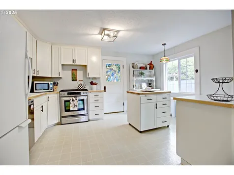 10904 NE Shaver Street Portland OR 97220