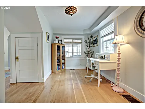 10904 NE Shaver Street Portland OR 97220