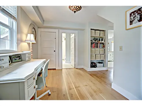 10904 NE Shaver Street Portland OR 97220