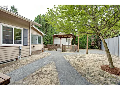 10904 NE Shaver Street Portland OR 97220