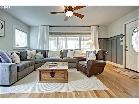 10904 NE Shaver Street Portland OR 97220