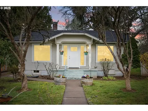 1323 D Street Washougal WA 98671