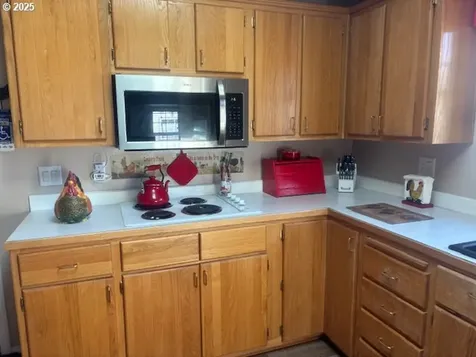 2561 Northampton Eugene OR 97404