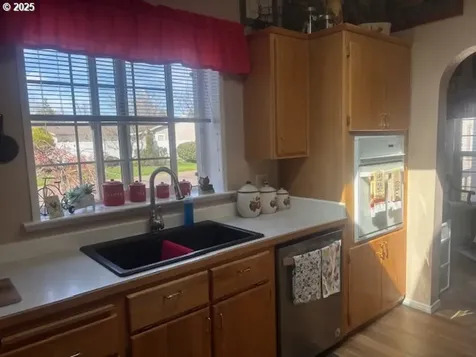 2561 Northampton Eugene OR 97404
