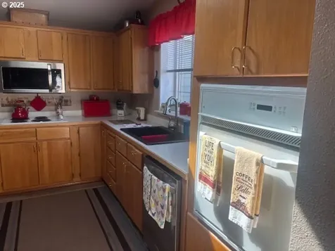 2561 Northampton Eugene OR 97404