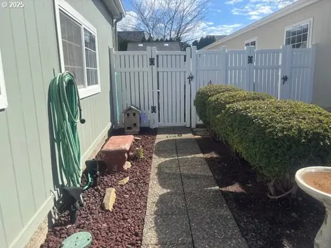 2561 Northampton Eugene OR 97404