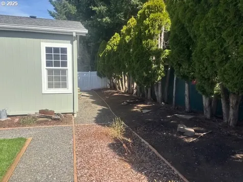 2561 Northampton Eugene OR 97404