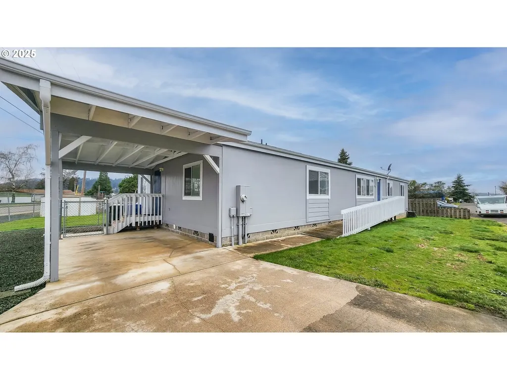 161 S Comstock Avenue Sutherlin OR 97479