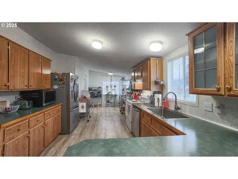 161 S Comstock Avenue Sutherlin OR 97479