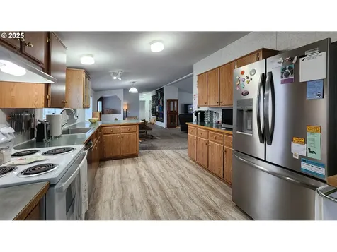 161 S Comstock Avenue Sutherlin OR 97479