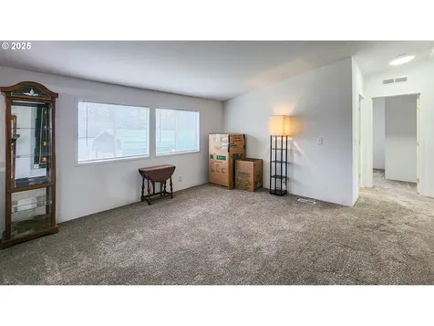161 S Comstock Avenue Sutherlin OR 97479