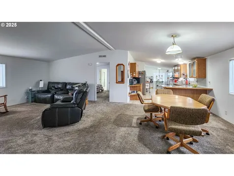 161 S Comstock Avenue Sutherlin OR 97479